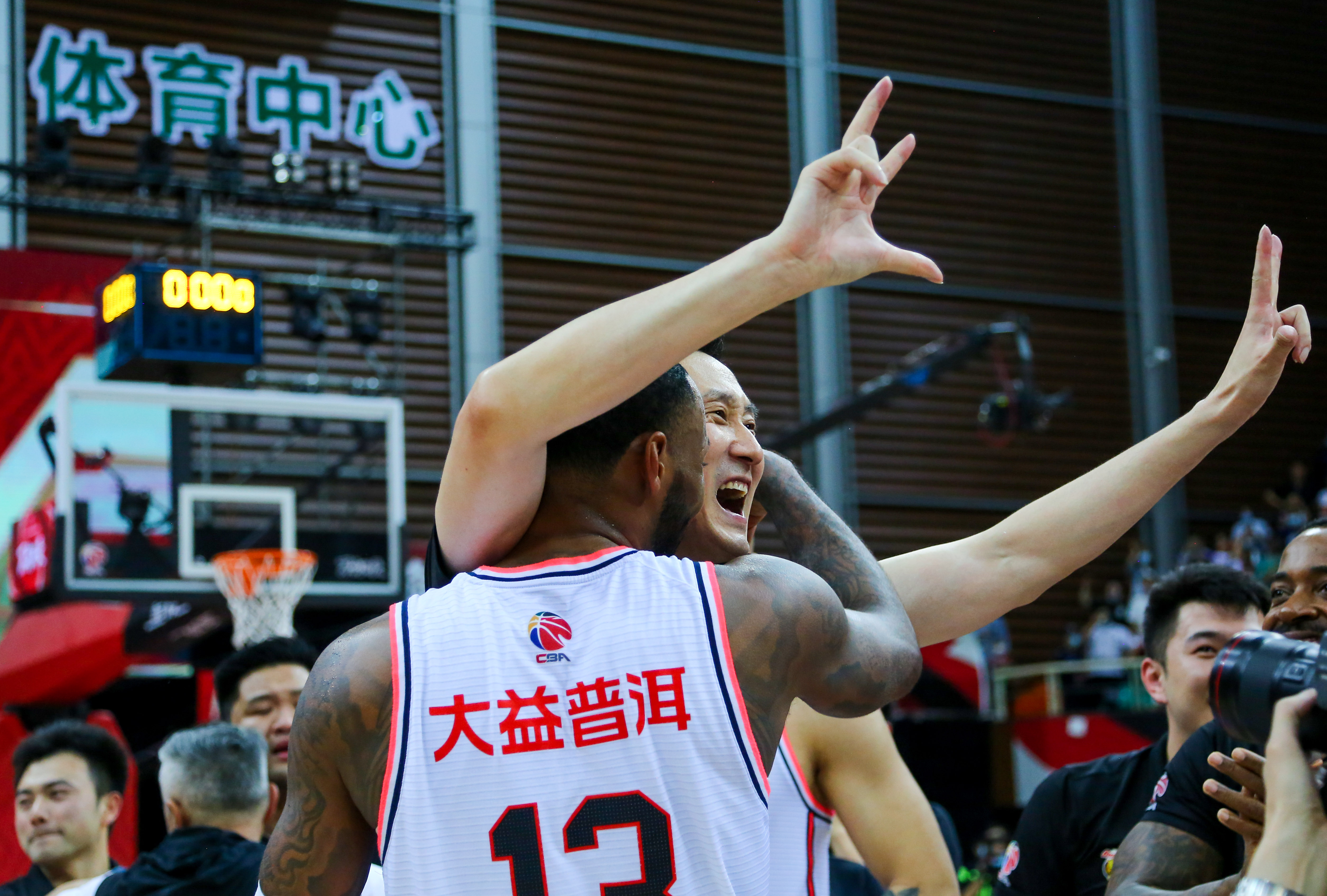 一竞技下载 -转折点！深圳男篮扳平良机；西甲赛后攻防权衡；赛场秩序良好；临场指挥获称赞的简单介绍