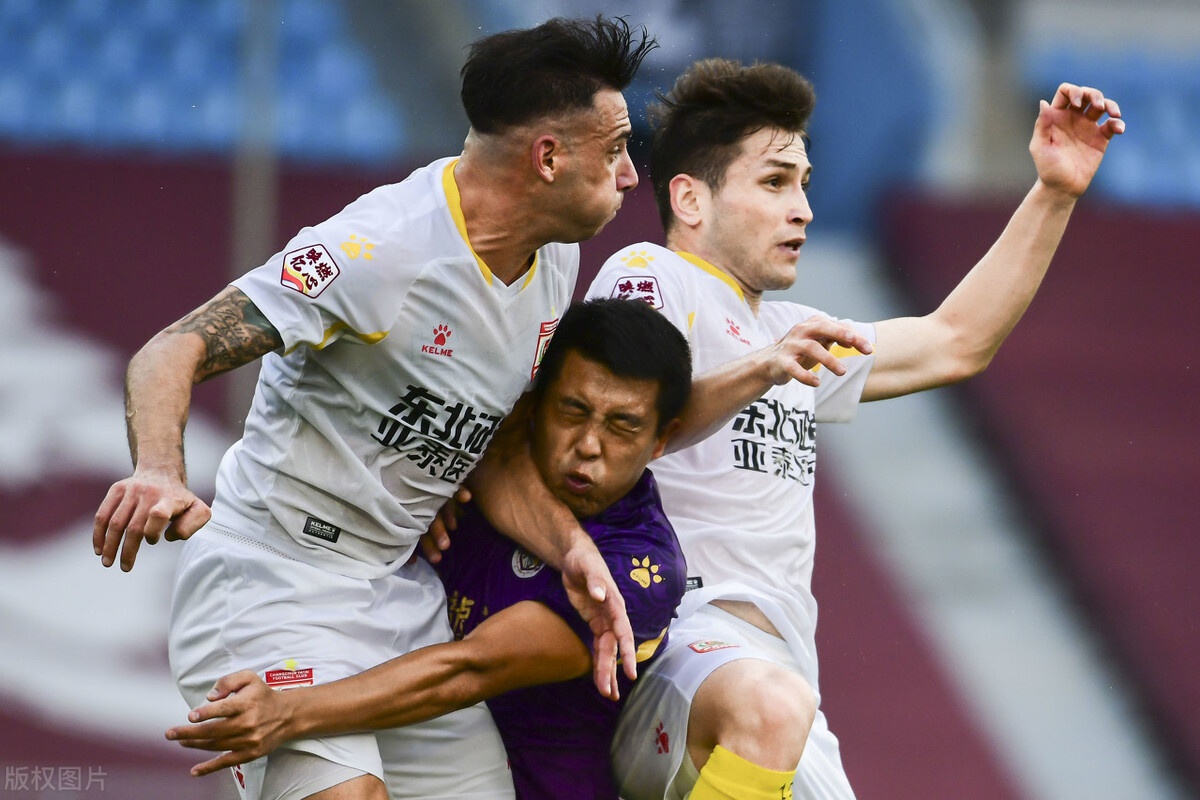 曼城丢三球被费耶诺德追平